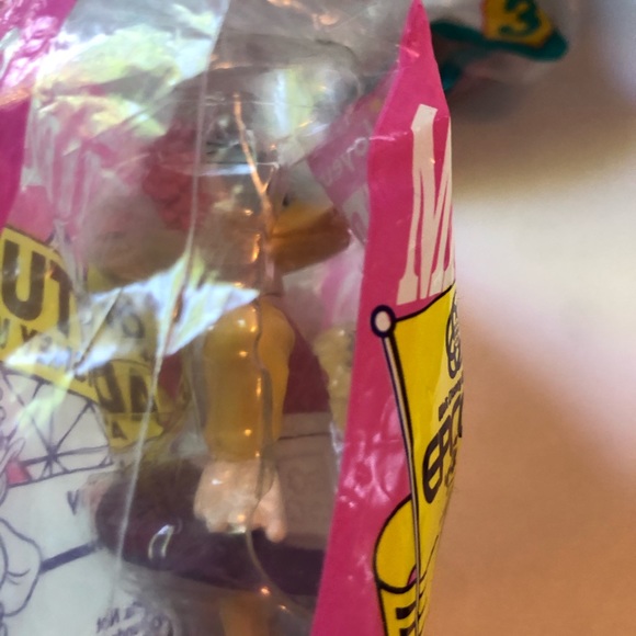 Lot Of 8 Vintage 1990s McDonalds Toys, 5 Are Sealed In Package Daisy Muppet Bugs - Picture 3 of 12